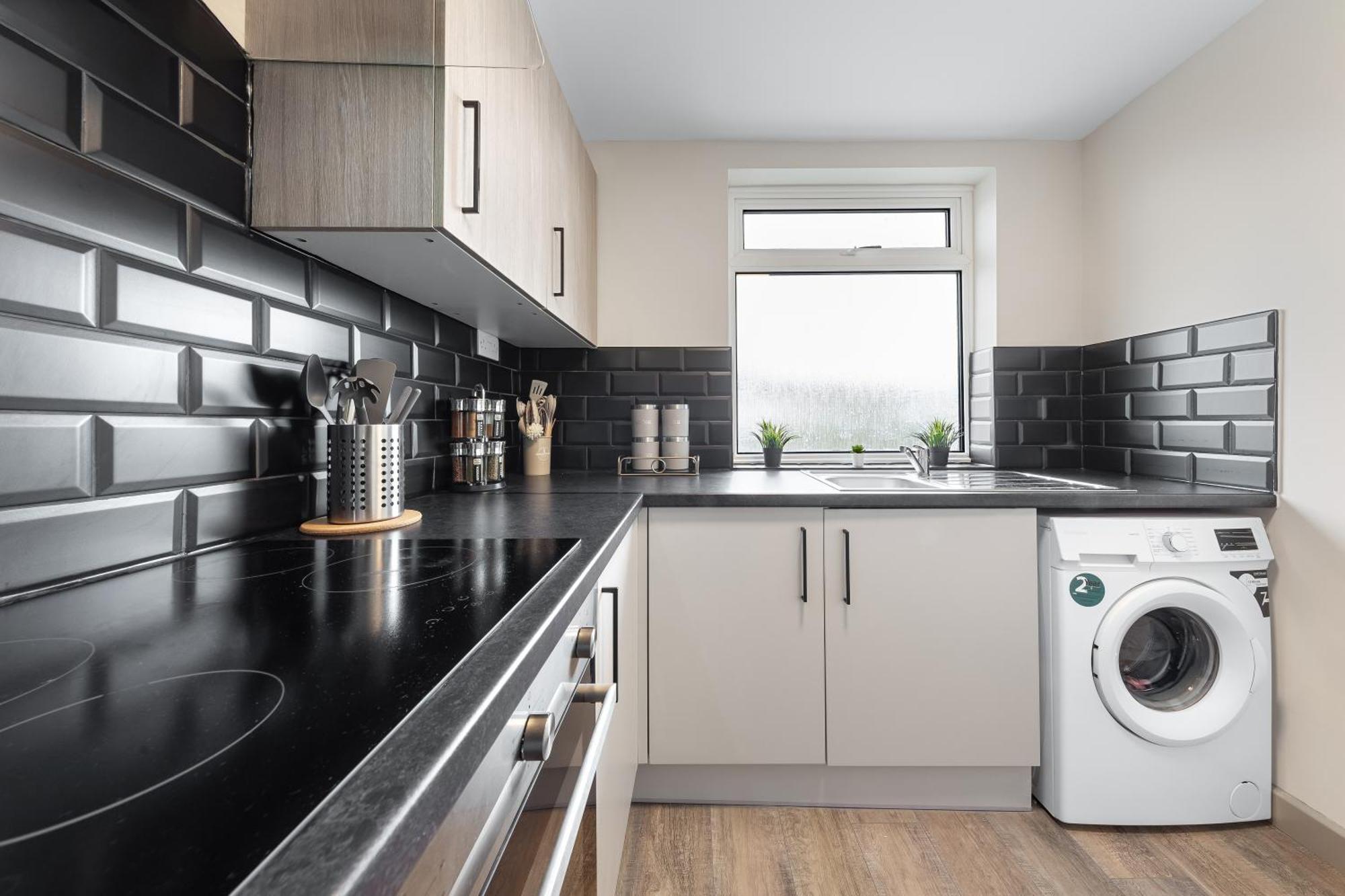 Serviced Ensuite Modern Studio - Sleeps 2 - Near Wembley Stadium - Good Transport Link To Central London - Harrow Ha3 Hatch End Exterior photo